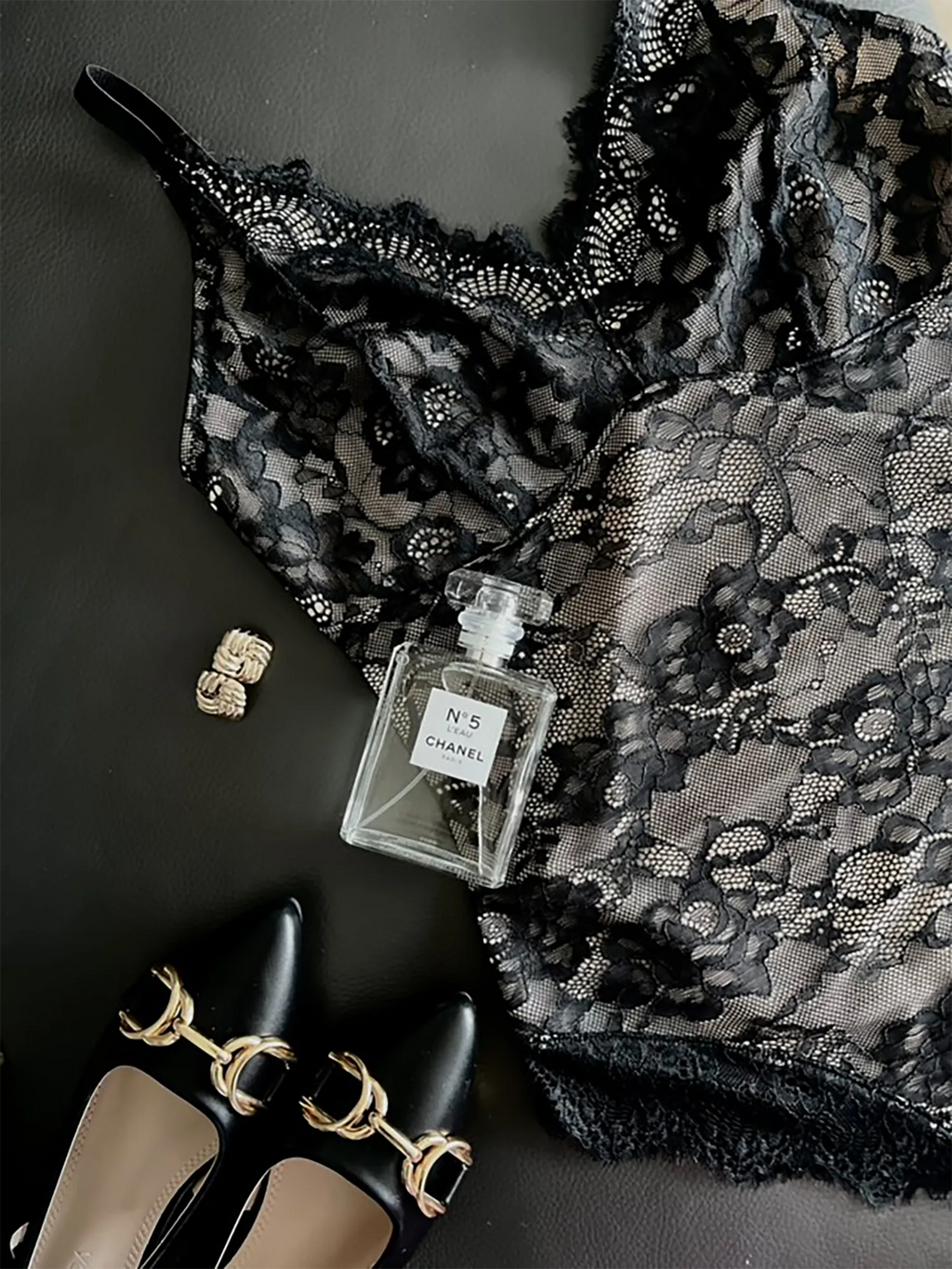 Body de cuerpo entero con escote en V y encaje MyCurve