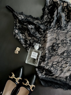 Body de cuerpo entero con escote en V y encaje MyCurve