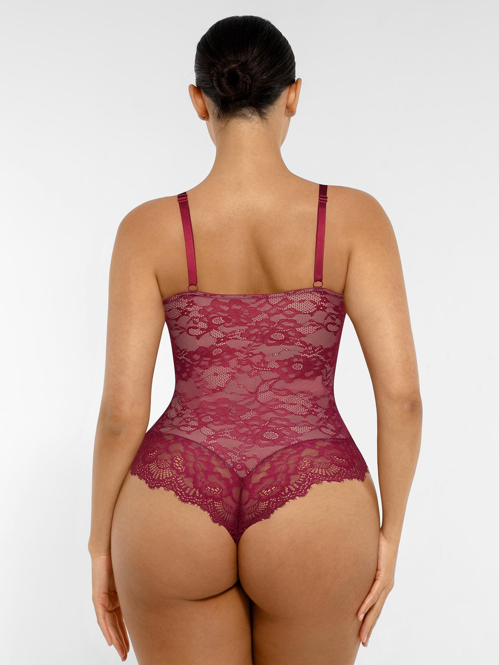 Body de tanga con escote en V y encaje MyCurve