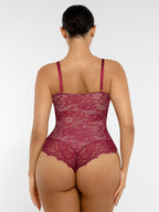 Body de tanga con escote en V y encaje MyCurve