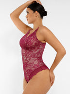 Body de tanga con escote en V y encaje MyCurve