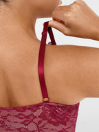 Body de tanga con escote en V y encaje MyCurve