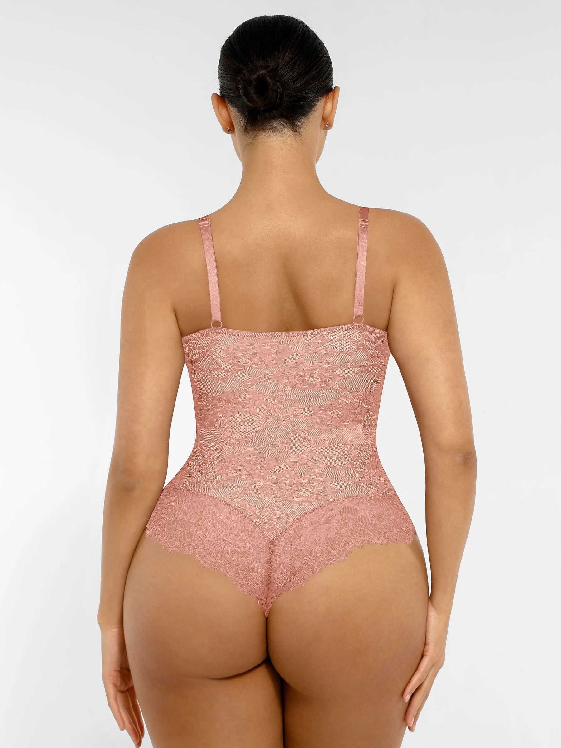 Body de tanga con escote en V y encaje MyCurve