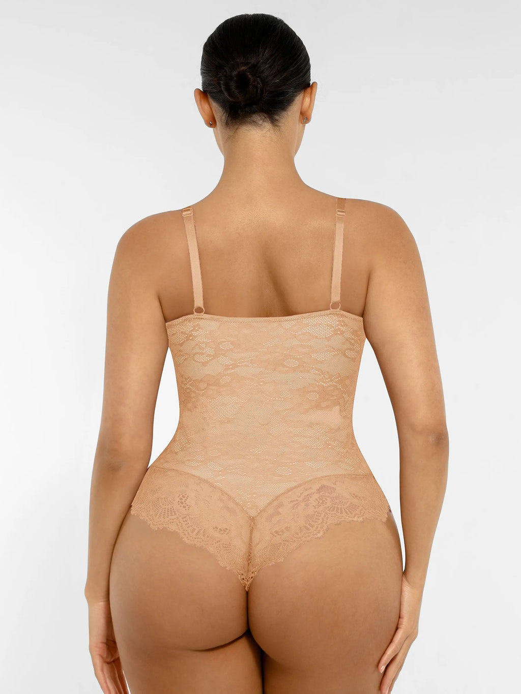 Body de tanga con escote en V y encaje MyCurve