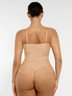 Body de tanga con escote en V y encaje MyCurve