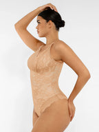 Body de tanga con escote en V y encaje MyCurve