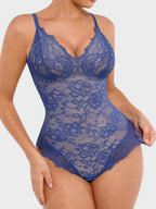 Body de tanga con escote en V y encaje MyCurve