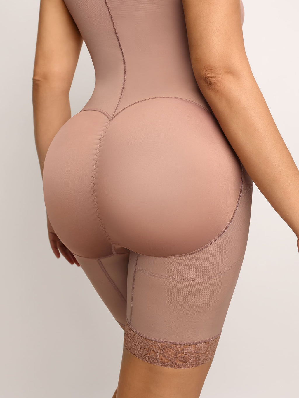 Gaine intégrale post‑opératoire MyCurve avec contrôle du ventre, buste ouvert et rehausse‑fesses
