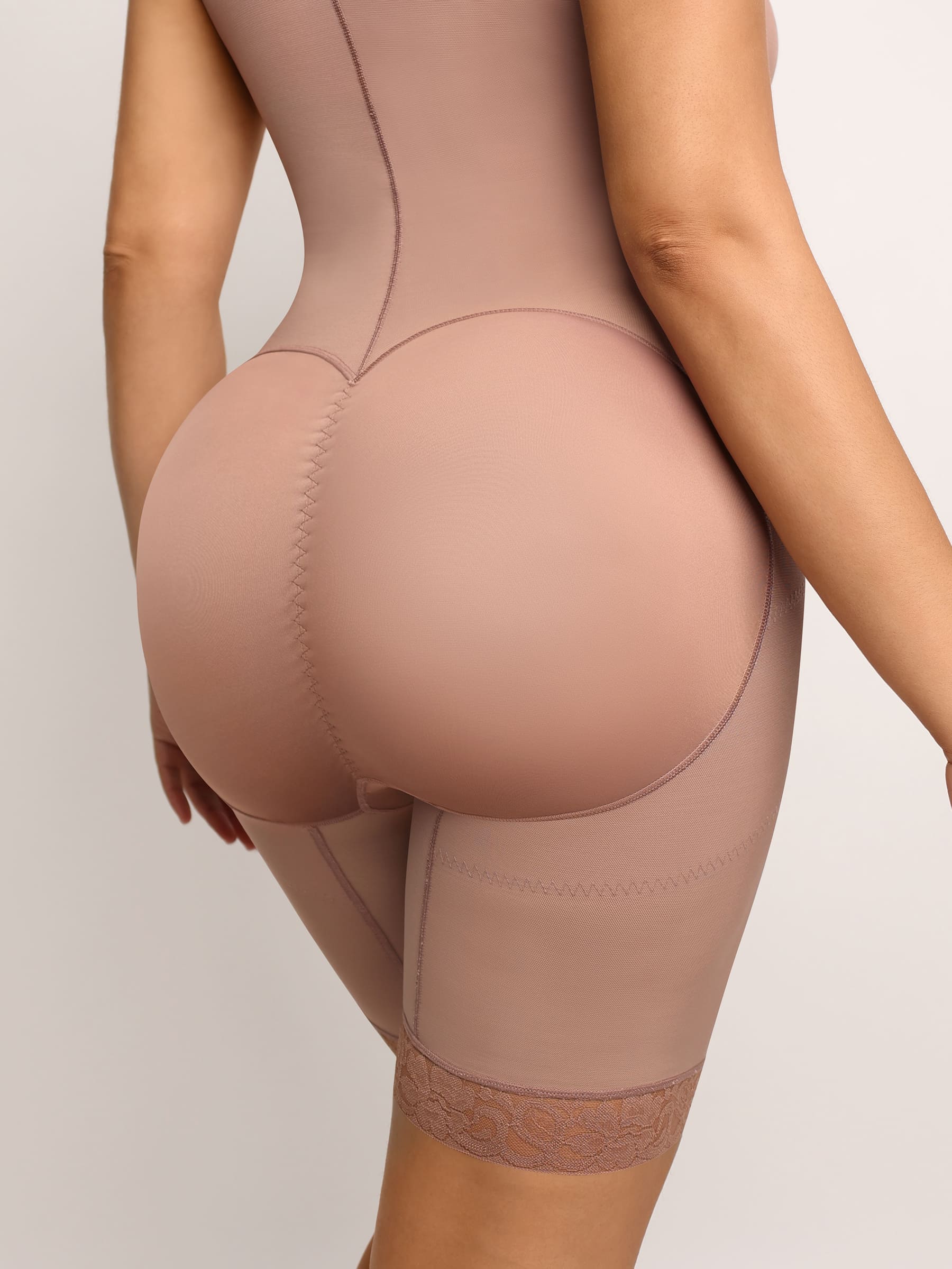 Gaine intégrale post‑opératoire MyCurve avec contrôle du ventre, buste ouvert et rehausse‑fesses