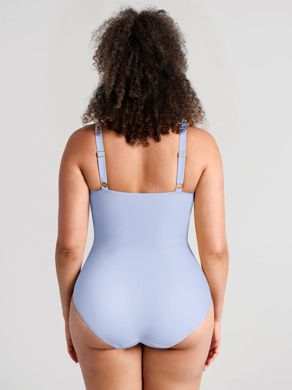 Traje de baño moldeador con fruncido y aro metálico en V profundo MyCurve