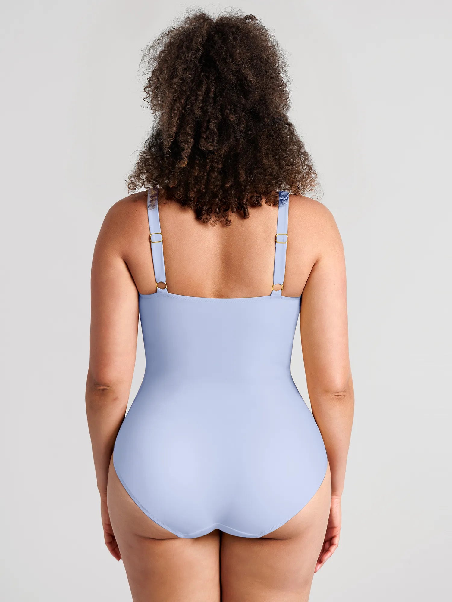 Traje de baño moldeador con fruncido y aro metálico en V profundo MyCurve