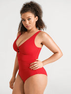 Traje de baño moldeador con fruncido y aro metálico en V profundo MyCurve