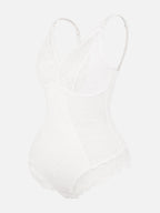 Body de tanga con escote en V y encaje MyCurve