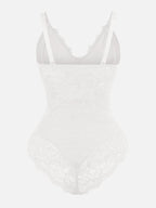 Body de tanga con escote en V y encaje MyCurve