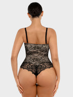 Body de tanga con escote en V y encaje MyCurve