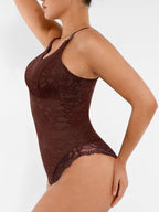 Body de tanga con escote en V y encaje MyCurve